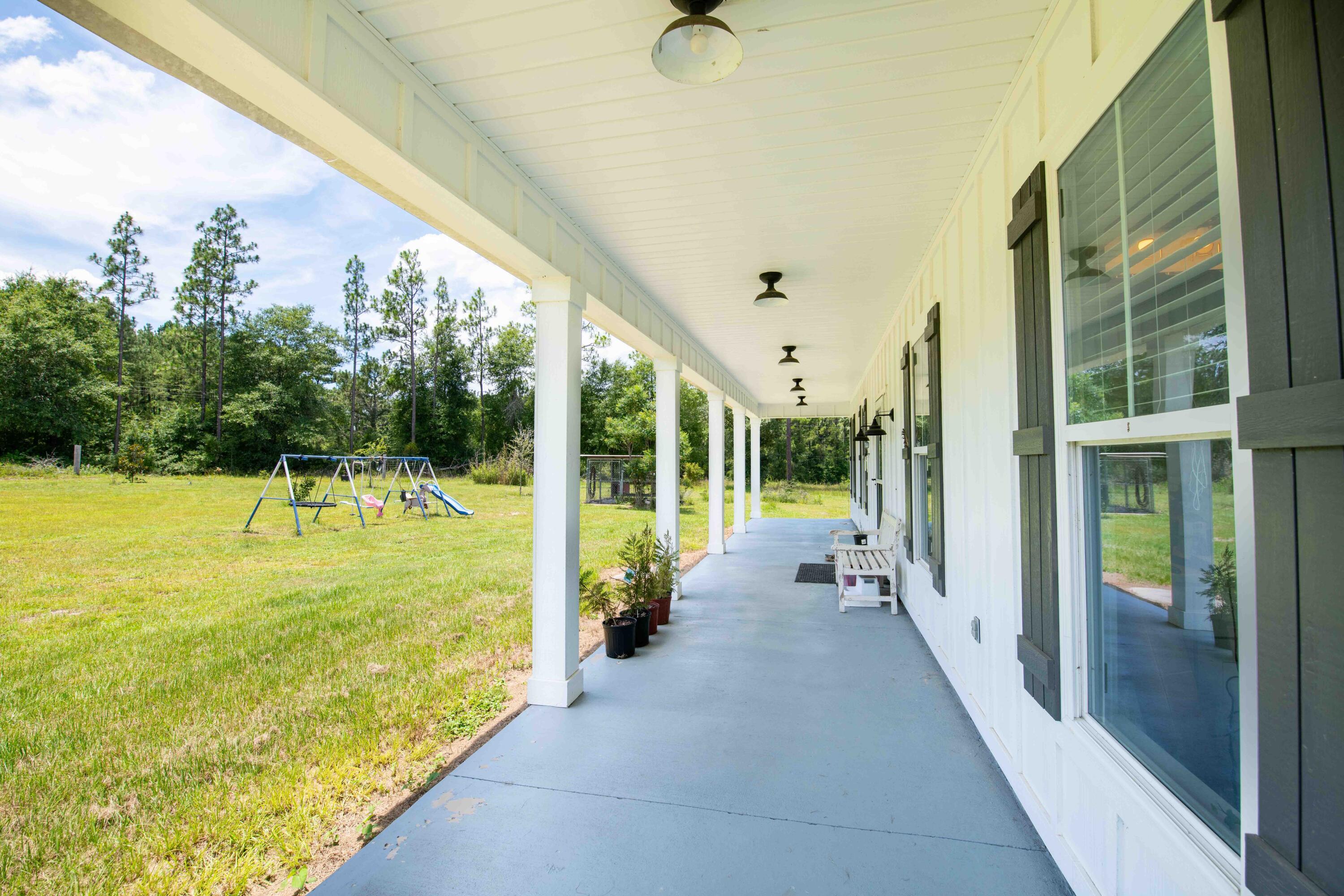 Property Photo: 6251 Highway 4 FL 32531