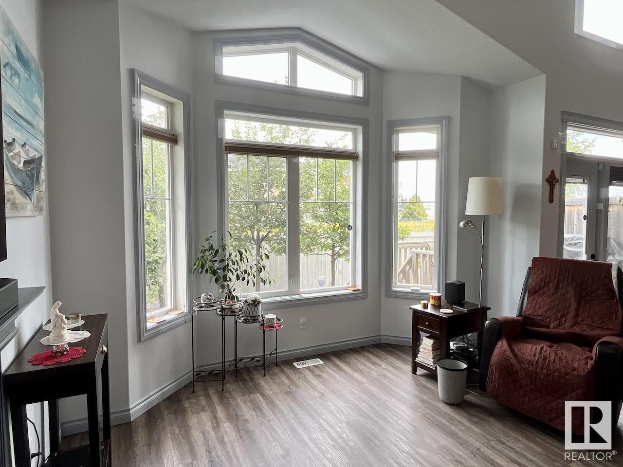 Property Photo: 1407 Glastonbury Boulevard NW 13 AB T5T 3W3