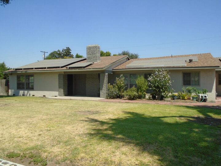 Property Photo:  935 S Park Circle Drive  CA 93727