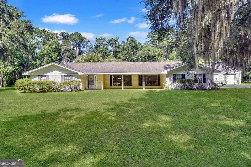 Property Photo: 133 Glover (Includes 137 &Amp 141 Glover Dr) Drive GA 31520