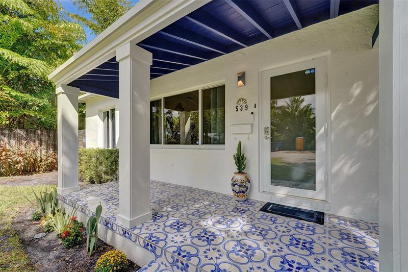 Property Photo:  539 NE 25th St  FL 33305 