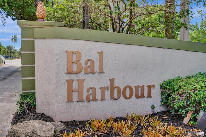 Property Photo: 1801 NE 23rd Ave FL 33305