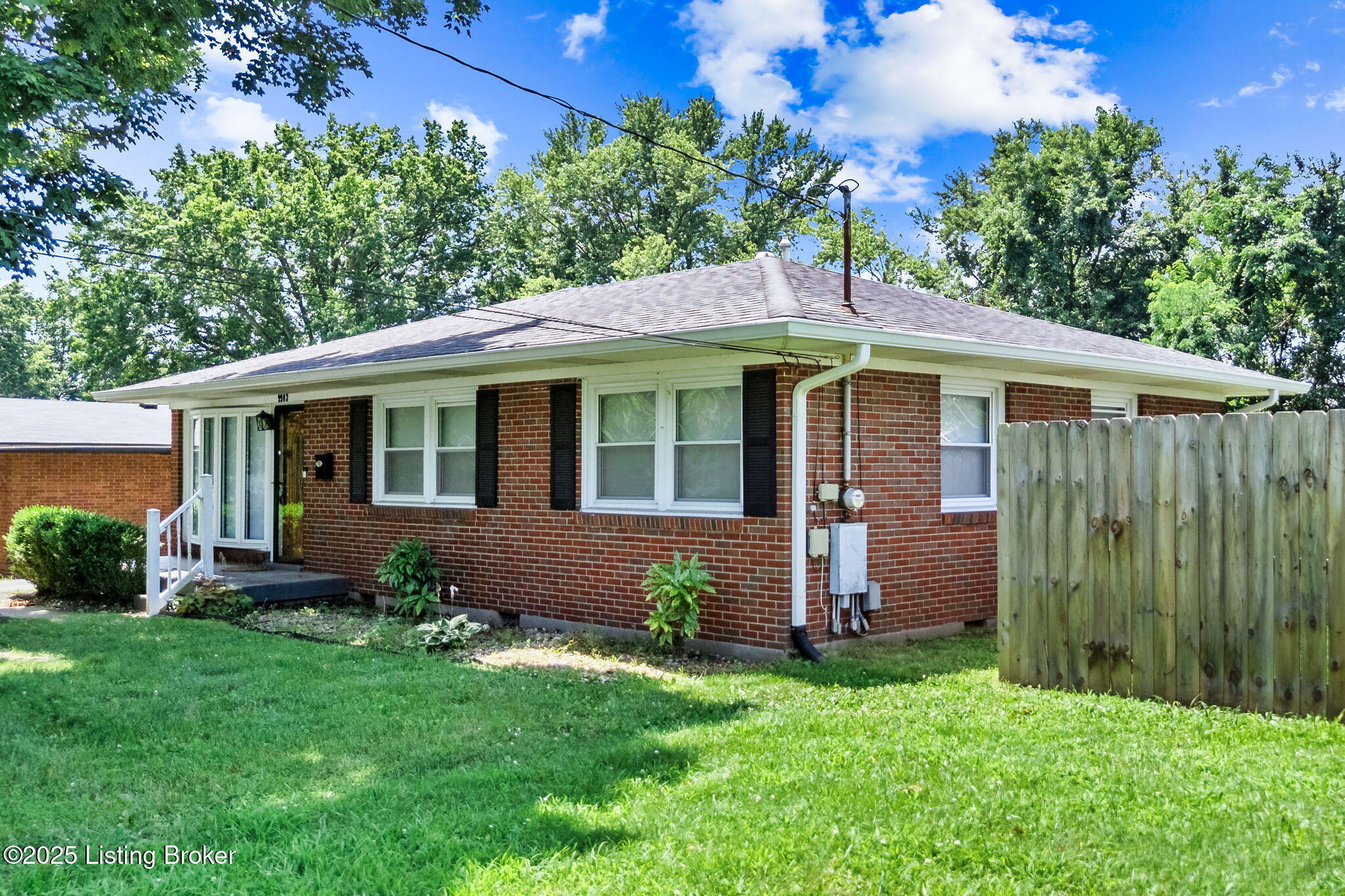 Property Photo: 9903 East Ave KY 40272