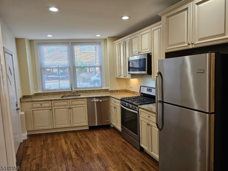 Property Photo: 410 Rahway Ave 8 NJ 07090