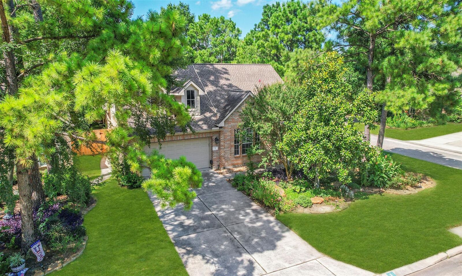 Property Photo: 2 Wrenfield Place TX 77384