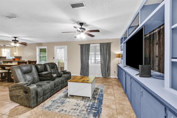Property Photo:  202 Twin Harbors Drive  TX 77360 