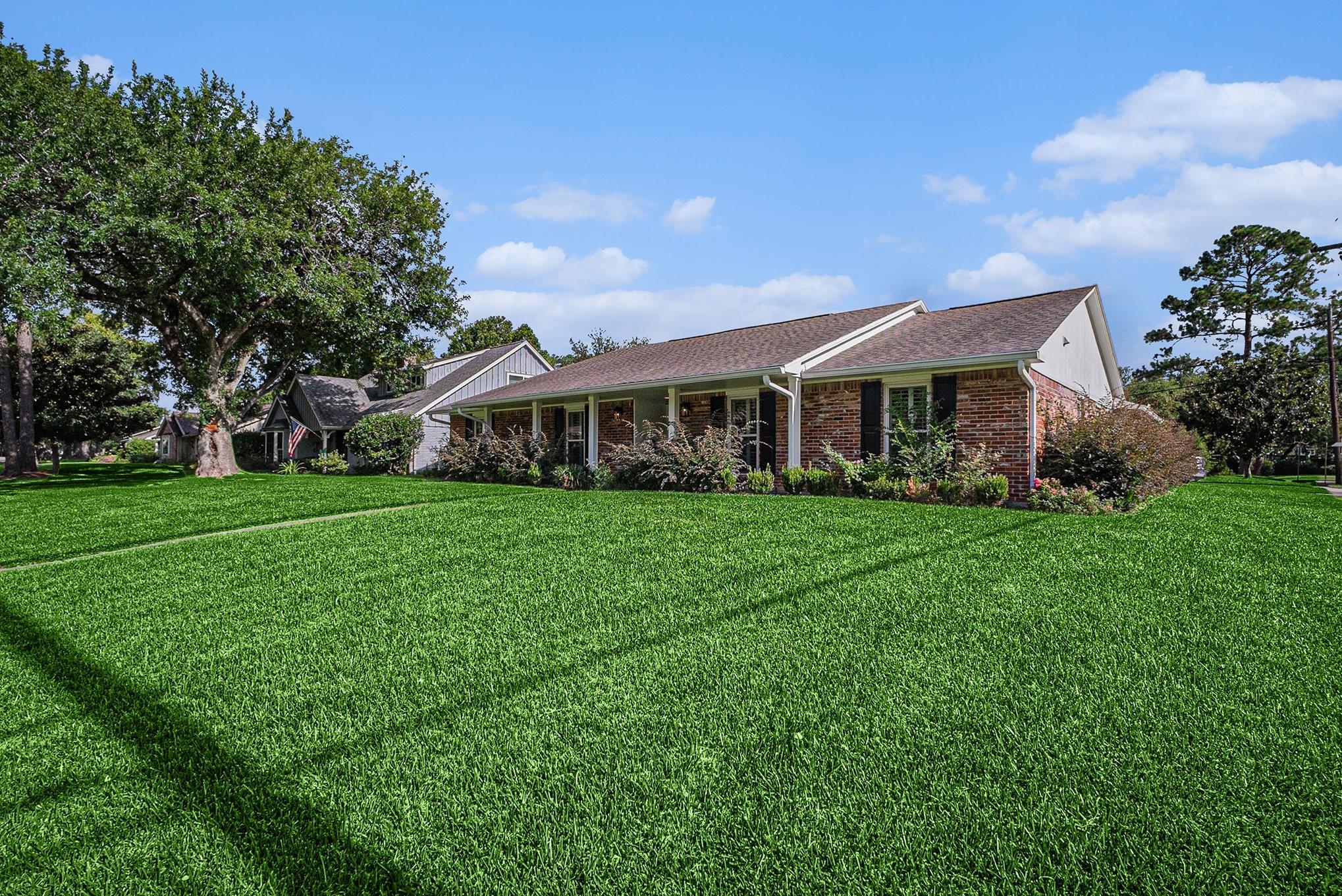 Property Photo: 10602 Del Monte Drive TX 77042