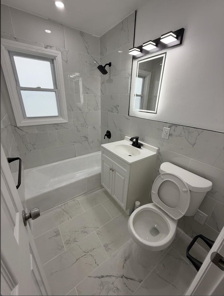 Property Photo:  92 Oak St Apt 2  NJ 07002 