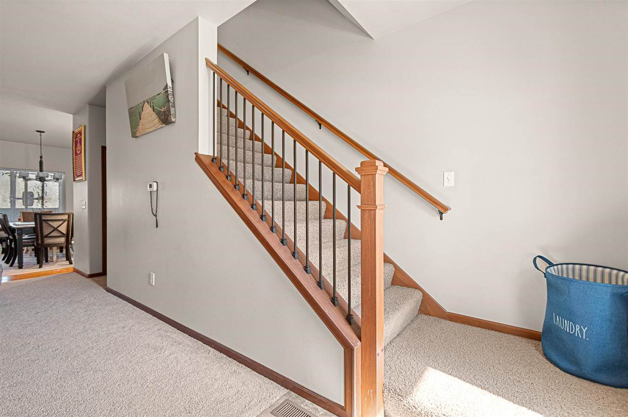 Property Photo: 904 Ryan Ct IA 52246