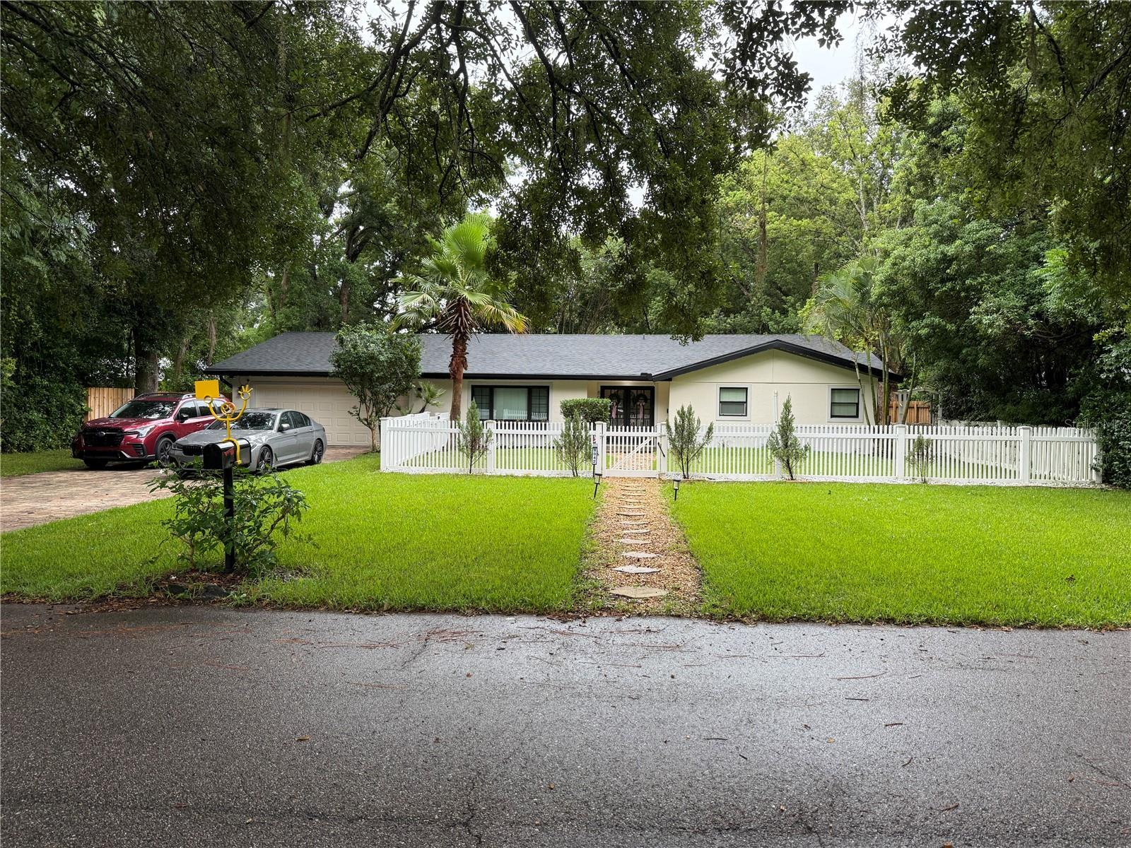 Property Photo: 8042 Ridge Way FL 32817