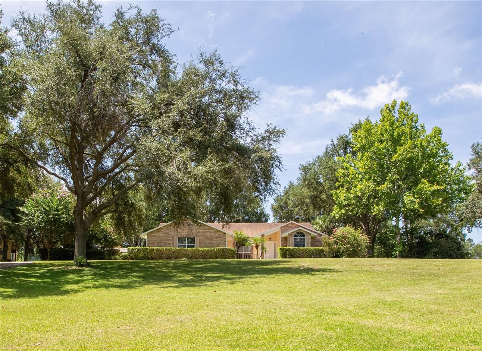 Property Photo: 14932 Thoroughbred Ln FL 34756
