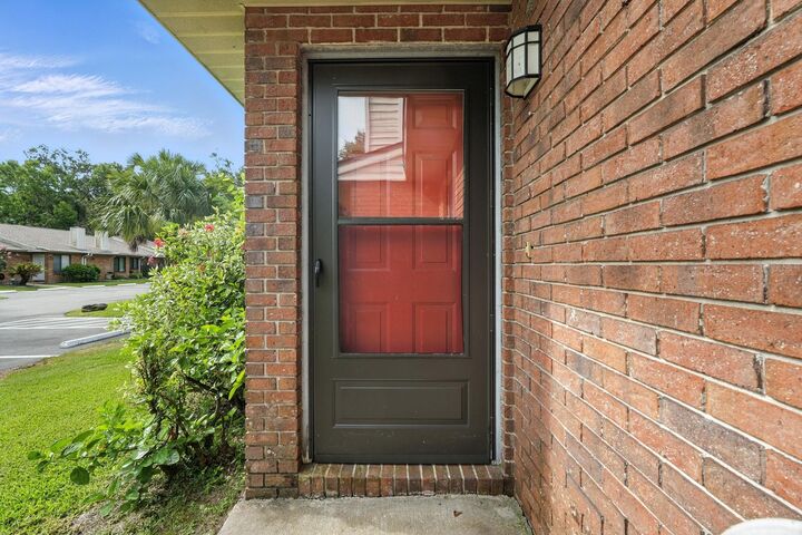 Property Photo:  1512 Heritage Lane  FL 32117 