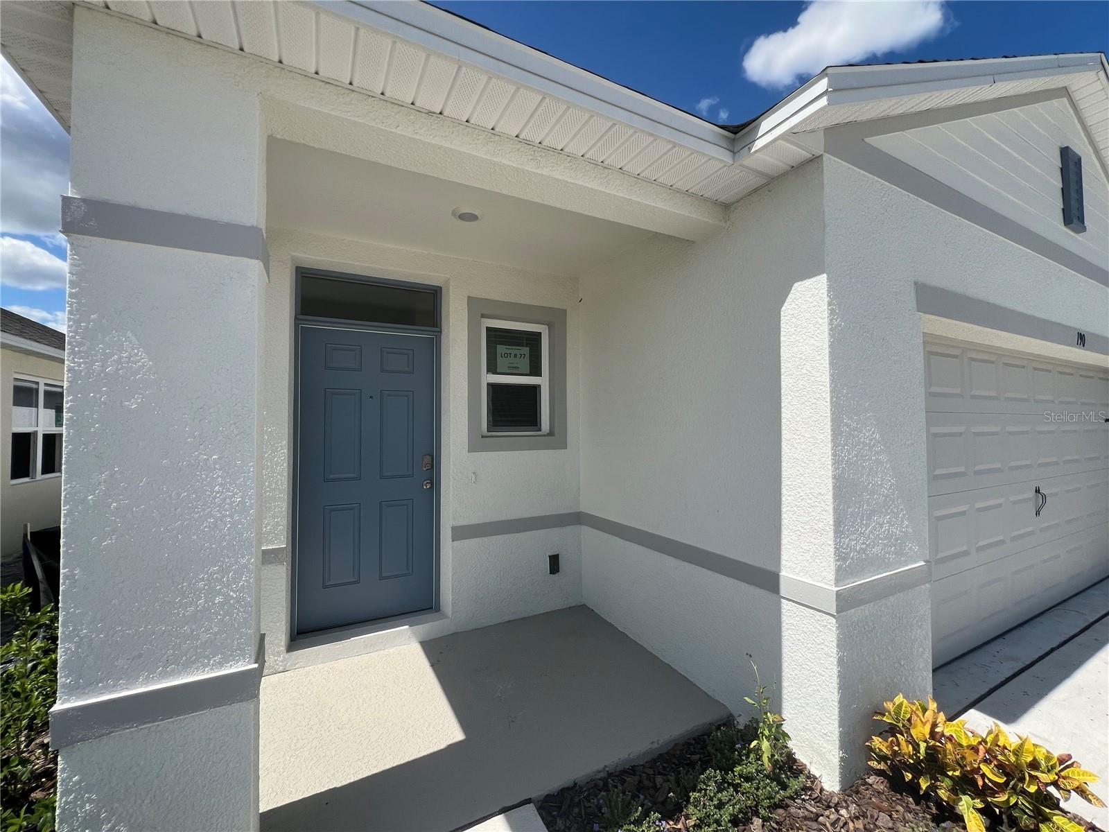Property Photo: 190 Amberwood Way FL 32784