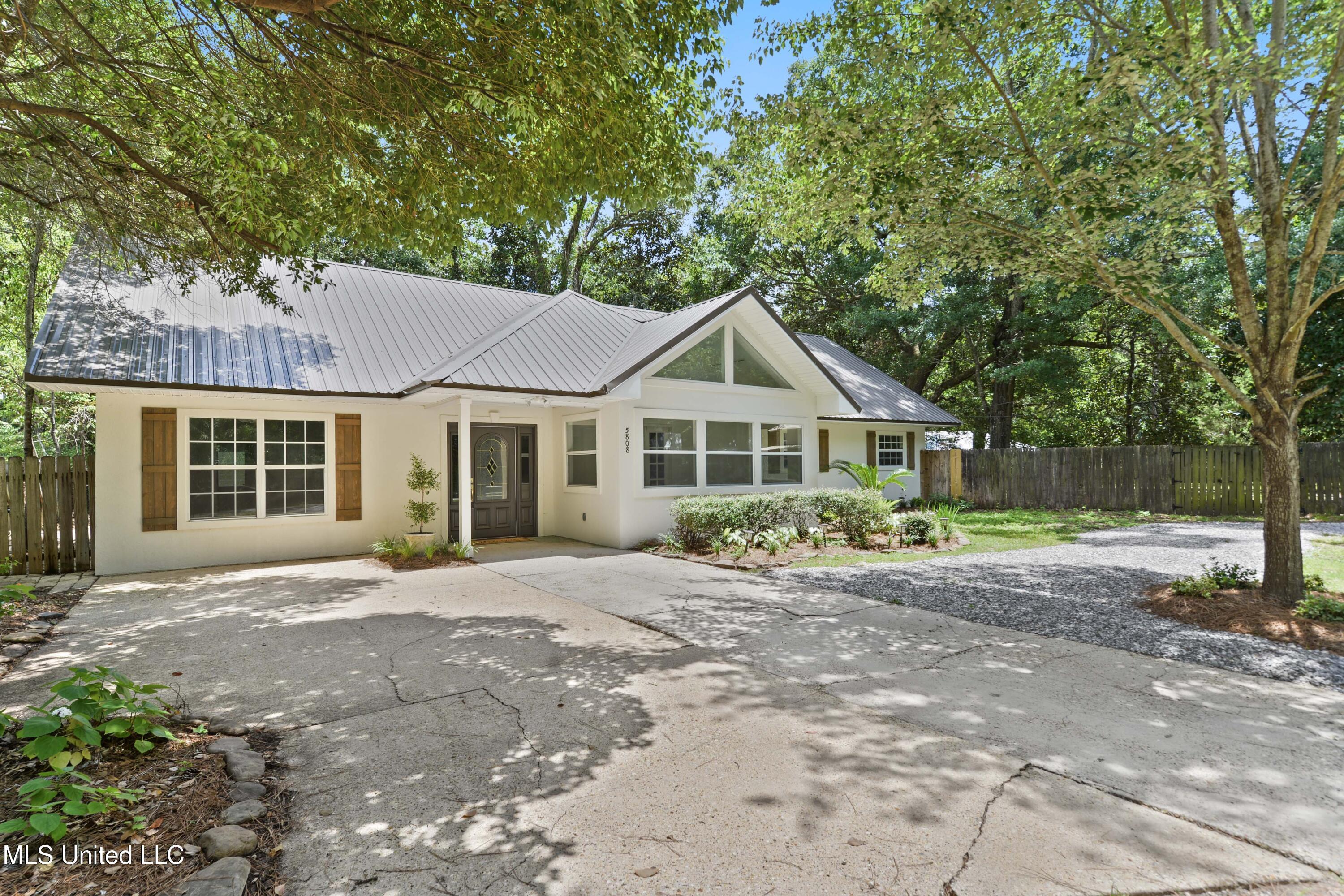 Property Photo:  5808 Ridge Road  MS 39564 