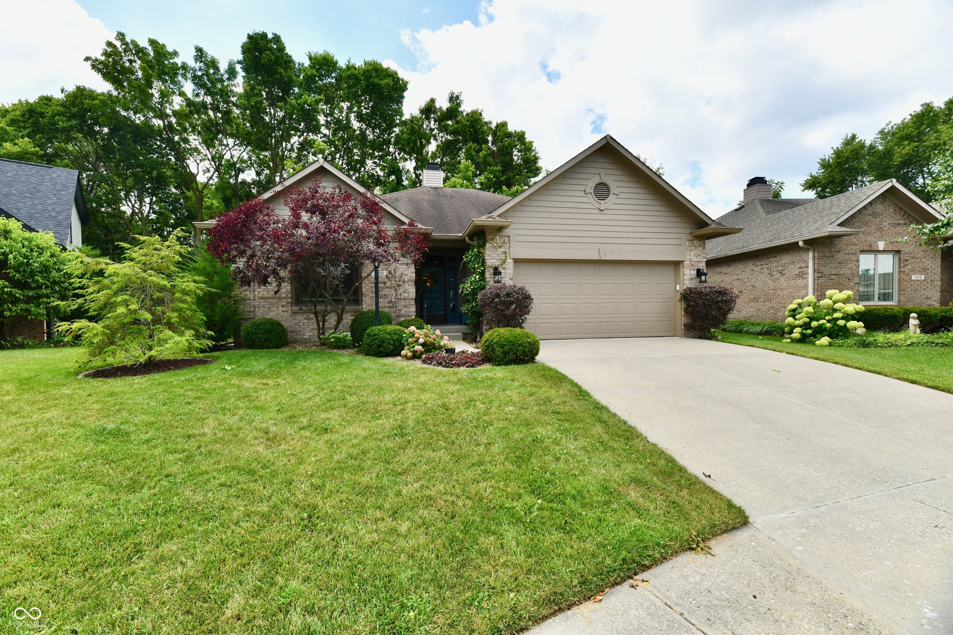 Property Photo: 1603 Oakmere Way IN 46142