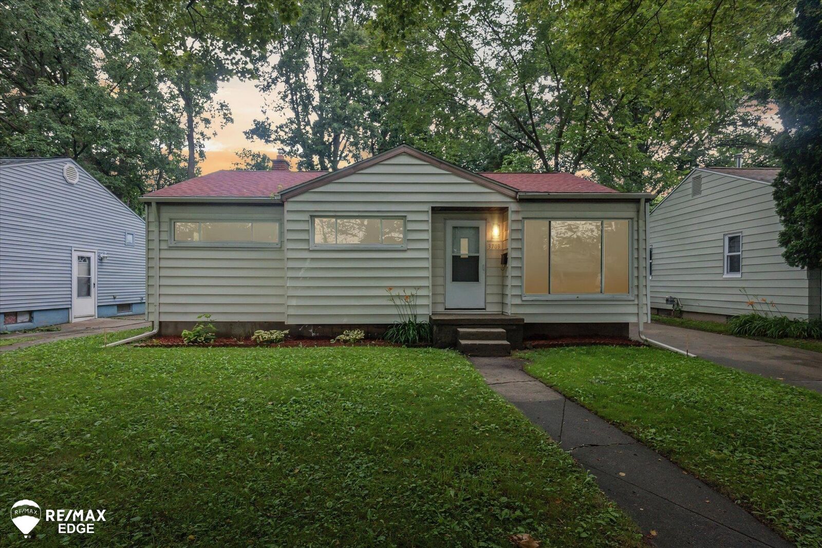 Property Photo:  3709 Delaware Avenue  MI 48506 