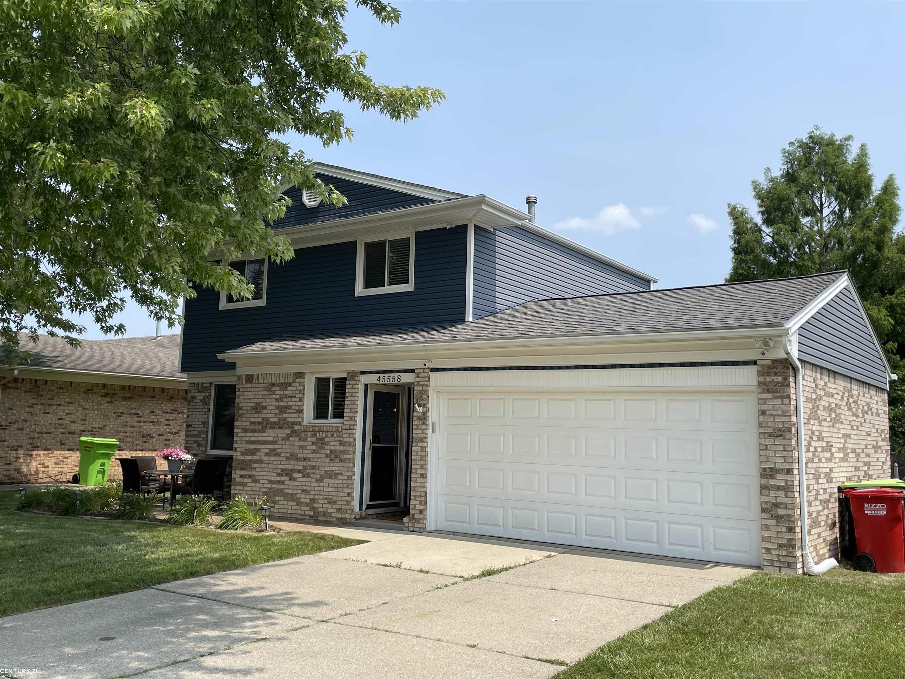 Property Photo: 45558 Heatherwoode Lane MI 48044