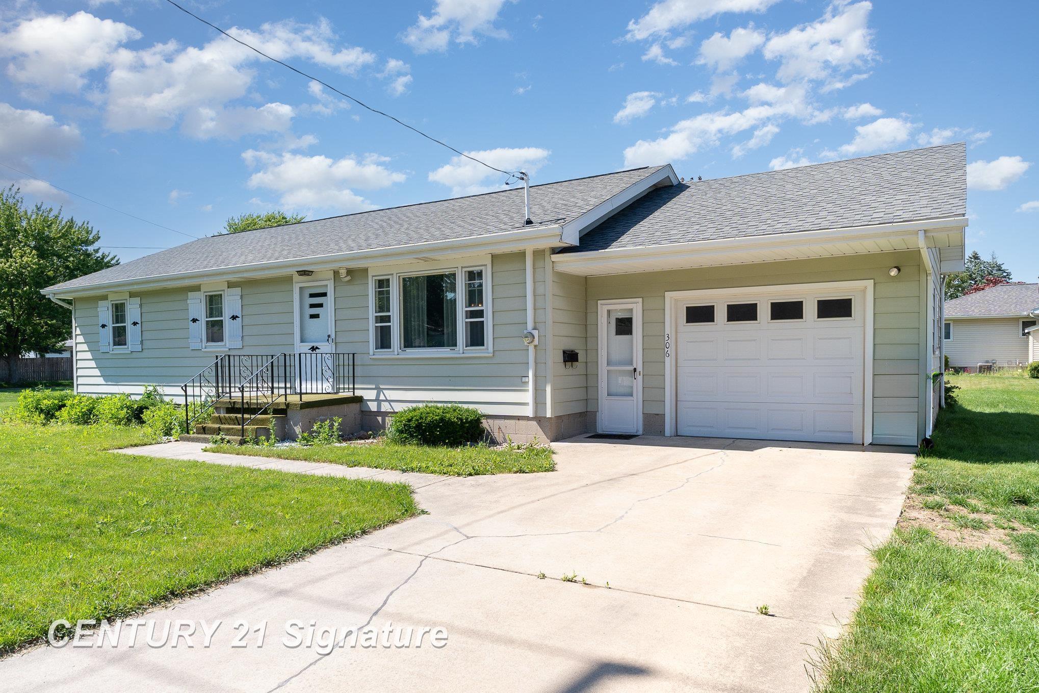 Property Photo: 306 Macomber Avenue MI 48611