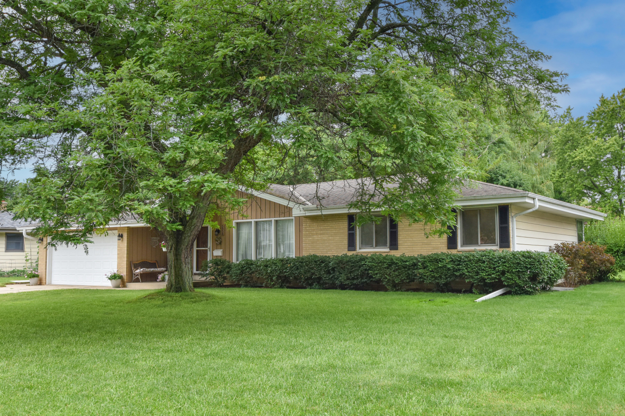 5928 Sugarbush Ln  Greendale WI 53129 photo