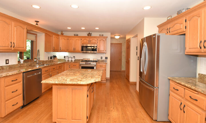 Property Photo: 4562 W Martinton Ct WI 53132
