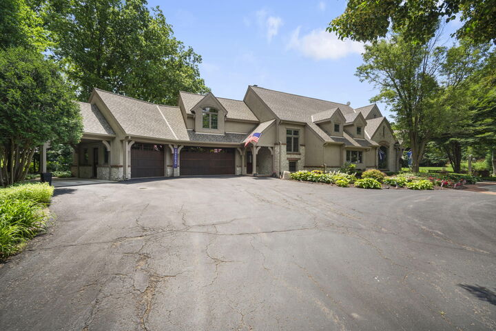 Property Photo: 9059 W Hawthorne Ln WI 53132