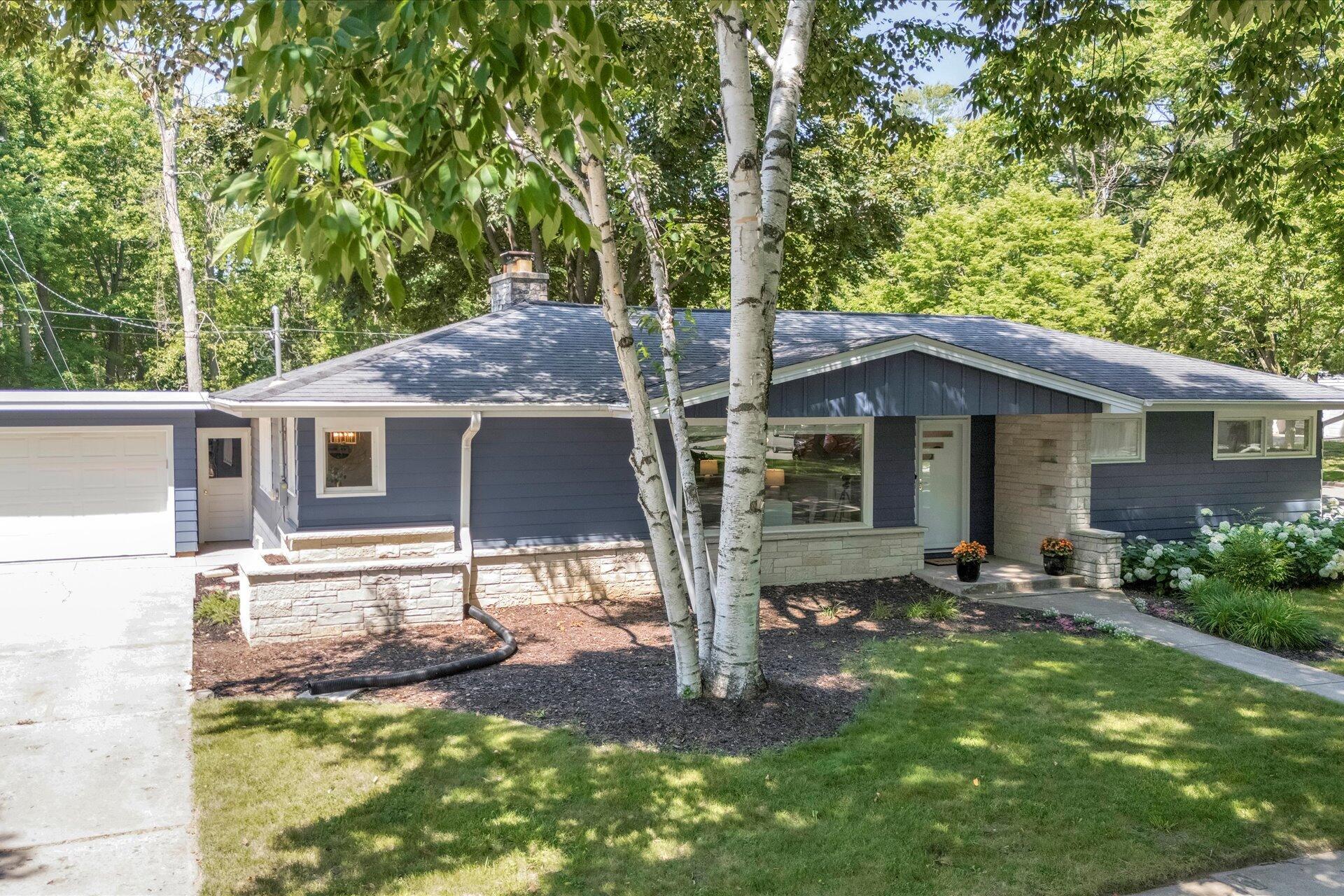 Property Photo:  W57n793 Hawthorne Ave  WI 53012 