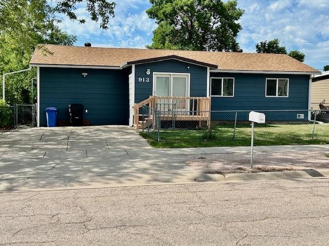 Property Photo:  913 E Saint Francis  SD 57701 