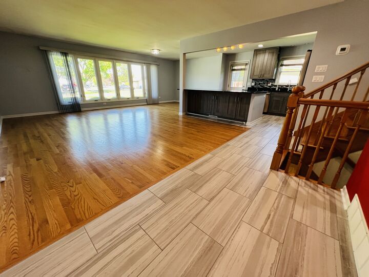 Property Photo: 189 Ambleside Road IL 60016