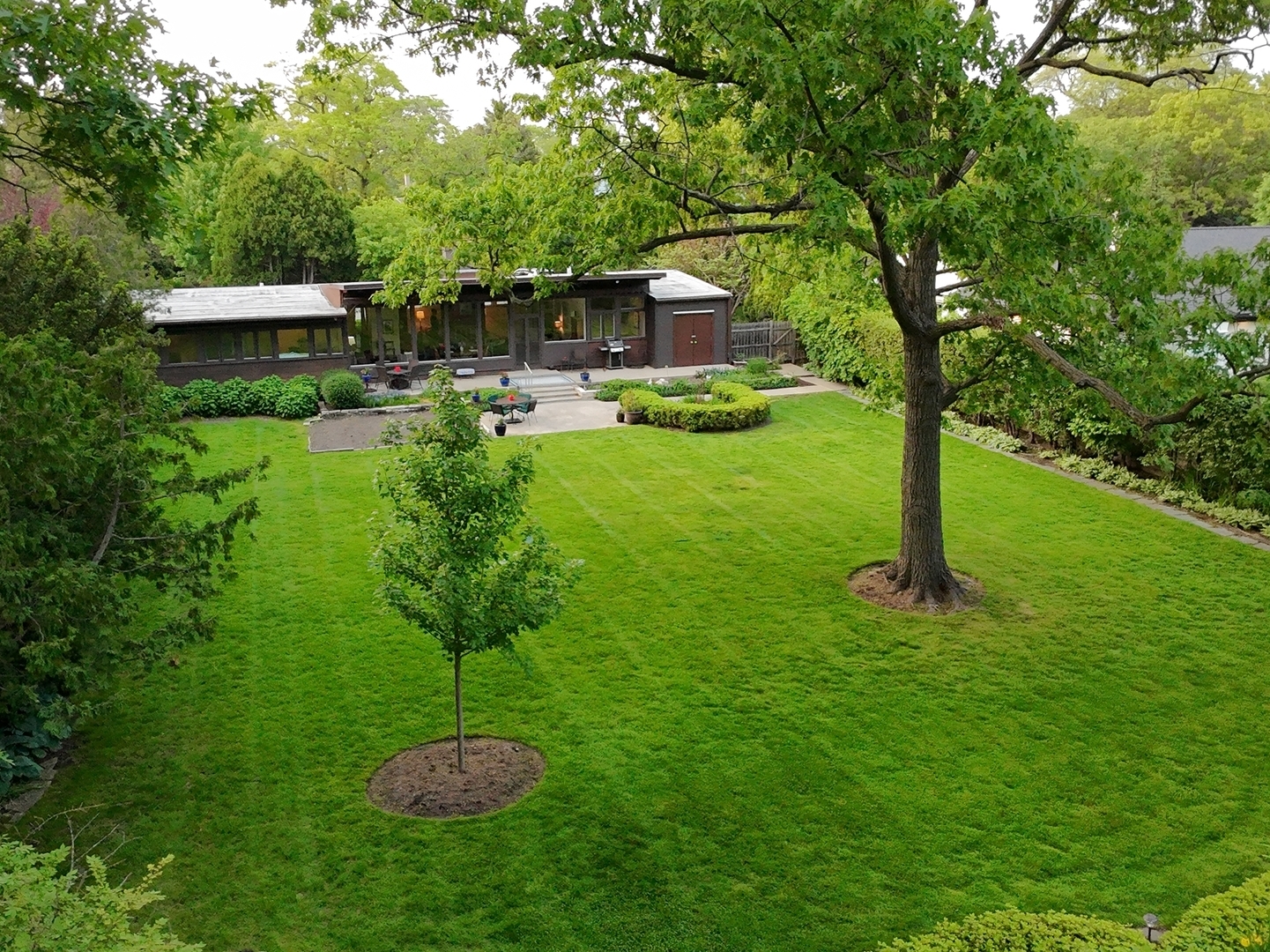 Property Photo: 811 Redwood Lane IL 60025