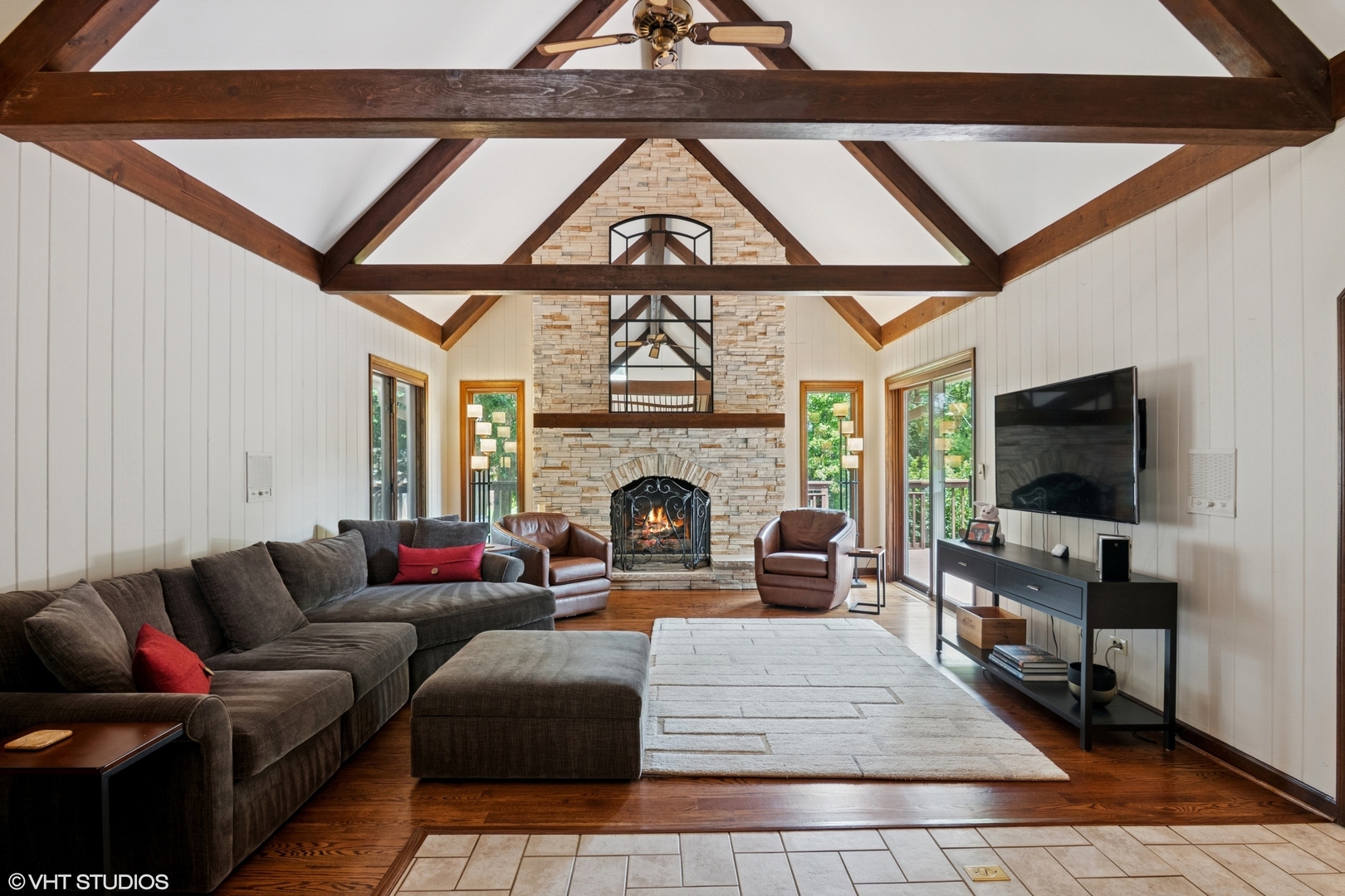 Property Photo:  28W520 Pamela Court  IL 60185 