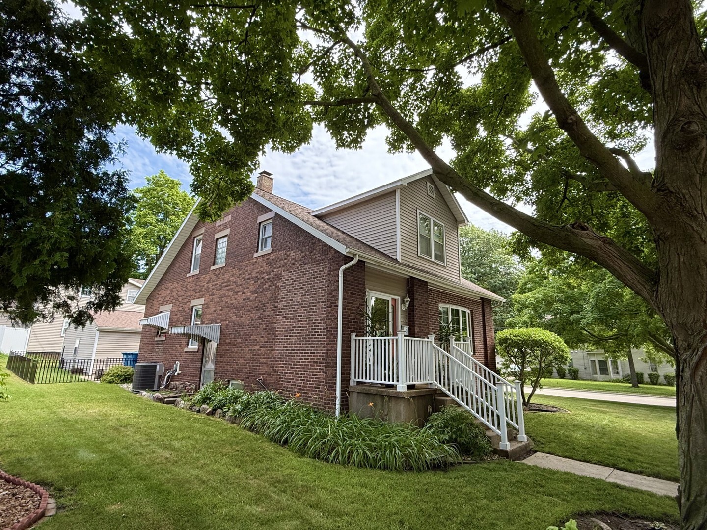 Property Photo: 1203 6th Street IL 61354