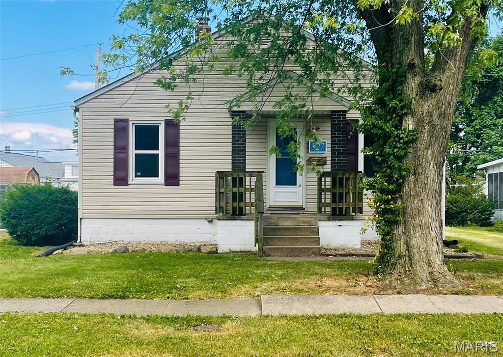 Property Photo:  327 Sheridan Street  IL 62010 