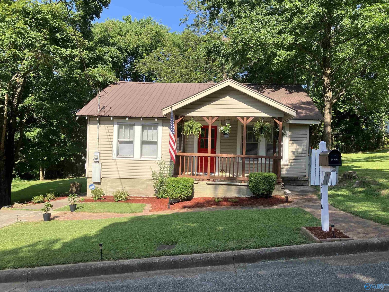 Property Photo: 1216 Belle Street AL 35904