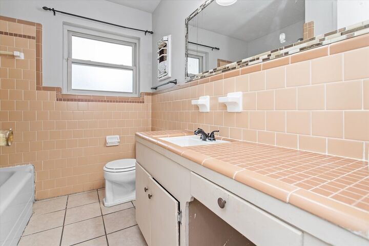 Property Photo: 408 Lynn Ave TX 75904