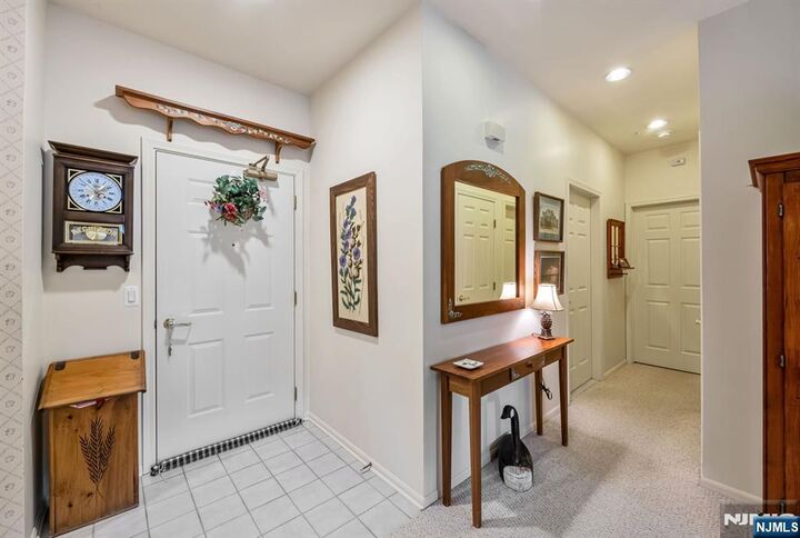 Property Photo:  4 Richmond Road 308  NJ 07480 