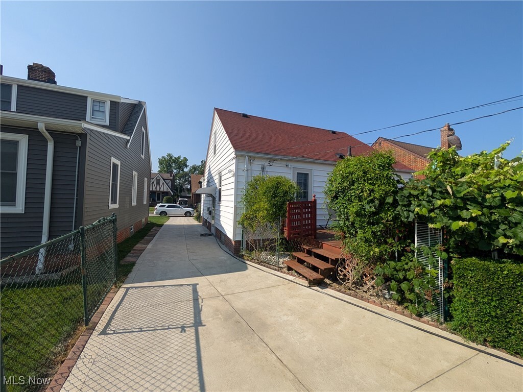 Property Photo: 6610 Farnsworth Drive OH 44129