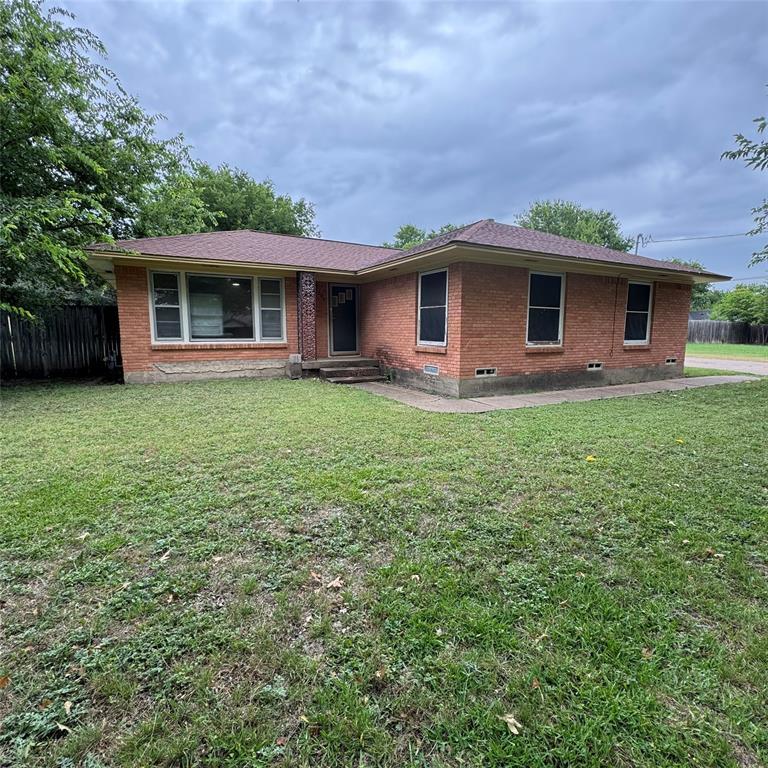 Property Photo:  305 Waller Street  TX 75154 