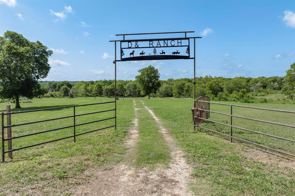 Property Photo:  5500 County Road 4128  TX 75158 