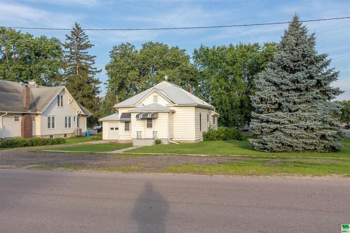 Property Photo: 923 Driftwood Street IA 51016