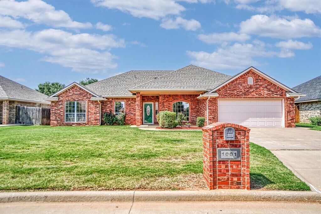 Property Photo: 1001 Stephanie Lane OK 73521