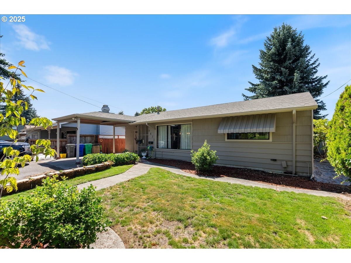 Property Photo:  8632 NE Clackamas St  OR 97220 