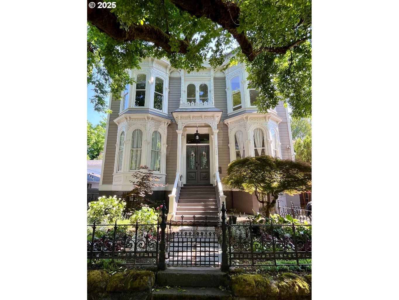 2134 NW Hoyt St  Portland OR 97210 photo