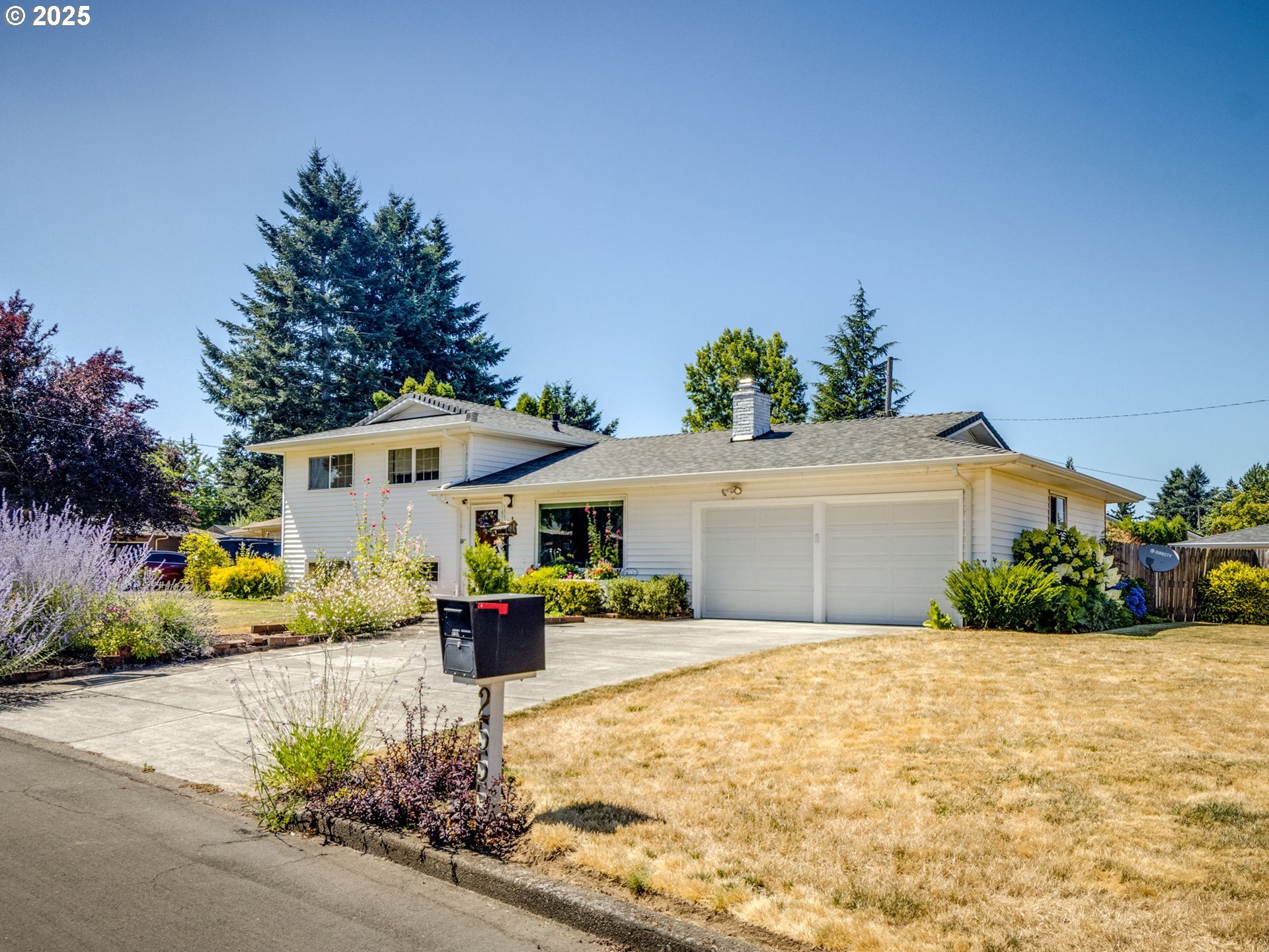 Property Photo:  2555 NE 146th Dr  OR 97230 