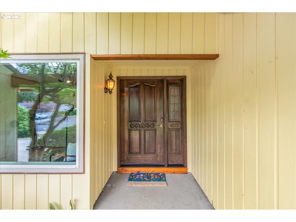 Property Photo: 9810 SW Robbins Dr OR 97008