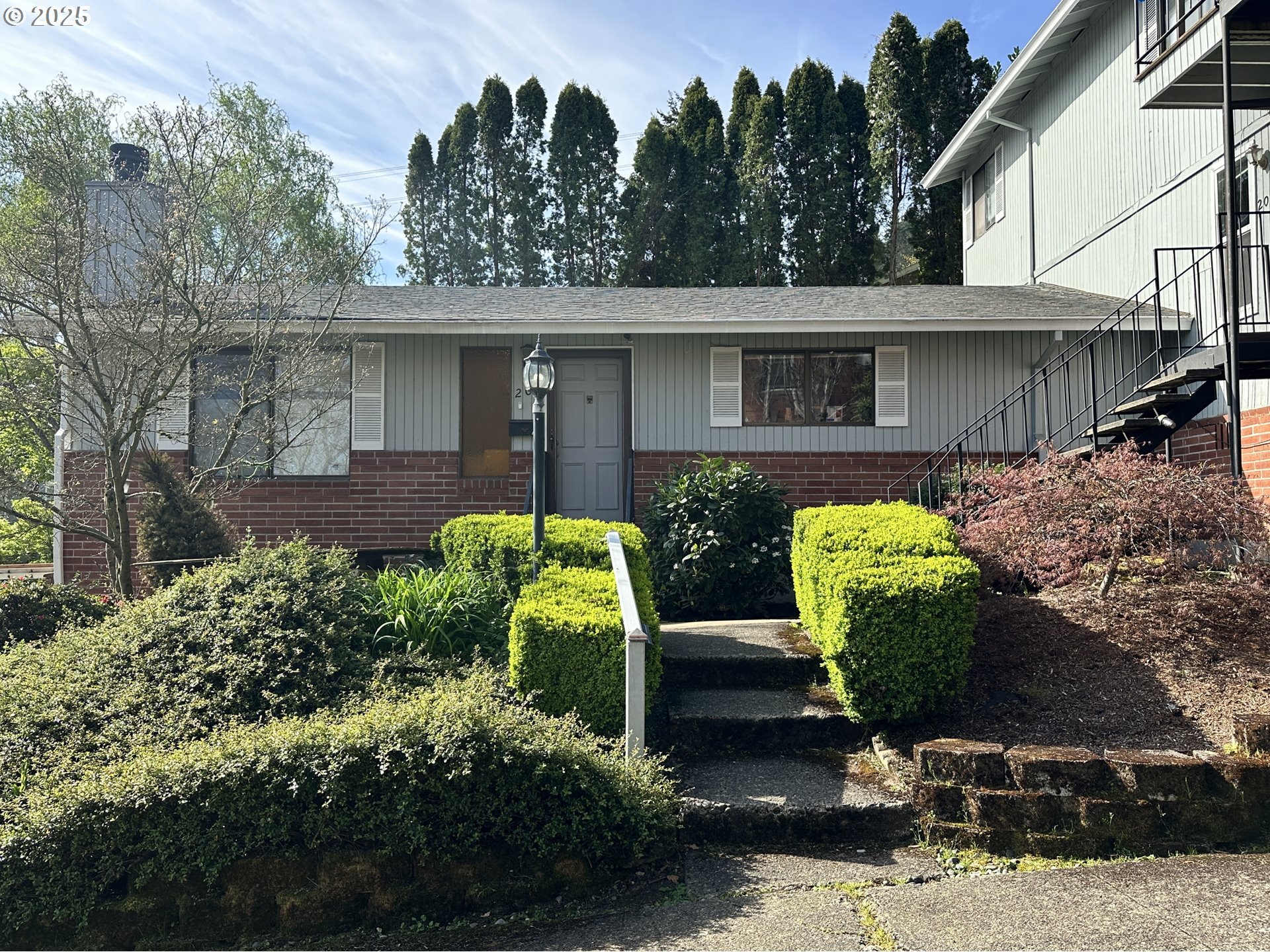Property Photo: 204 SW Woods St OR 97201