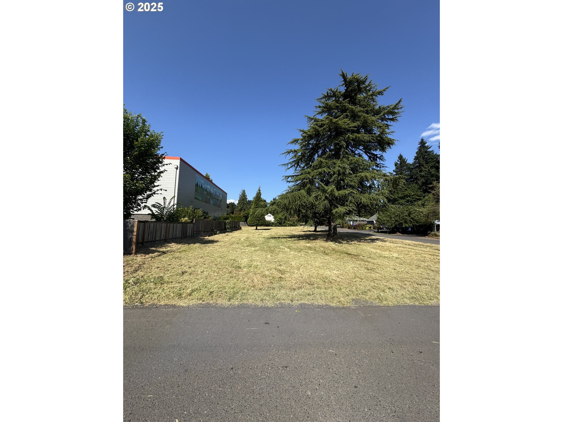 Property Photo: 14824 SE Kellogg Ave OR 97267