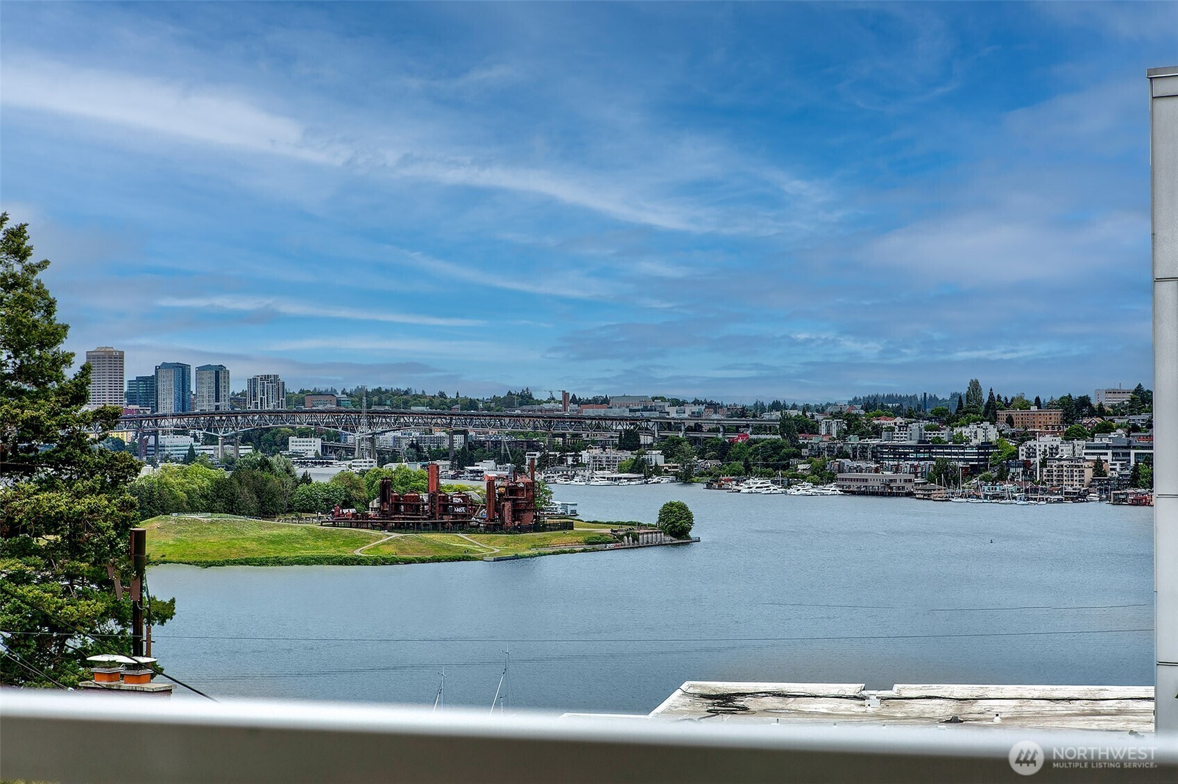 Property Photo: 2432 Dexter Avenue N 201 WA 98109