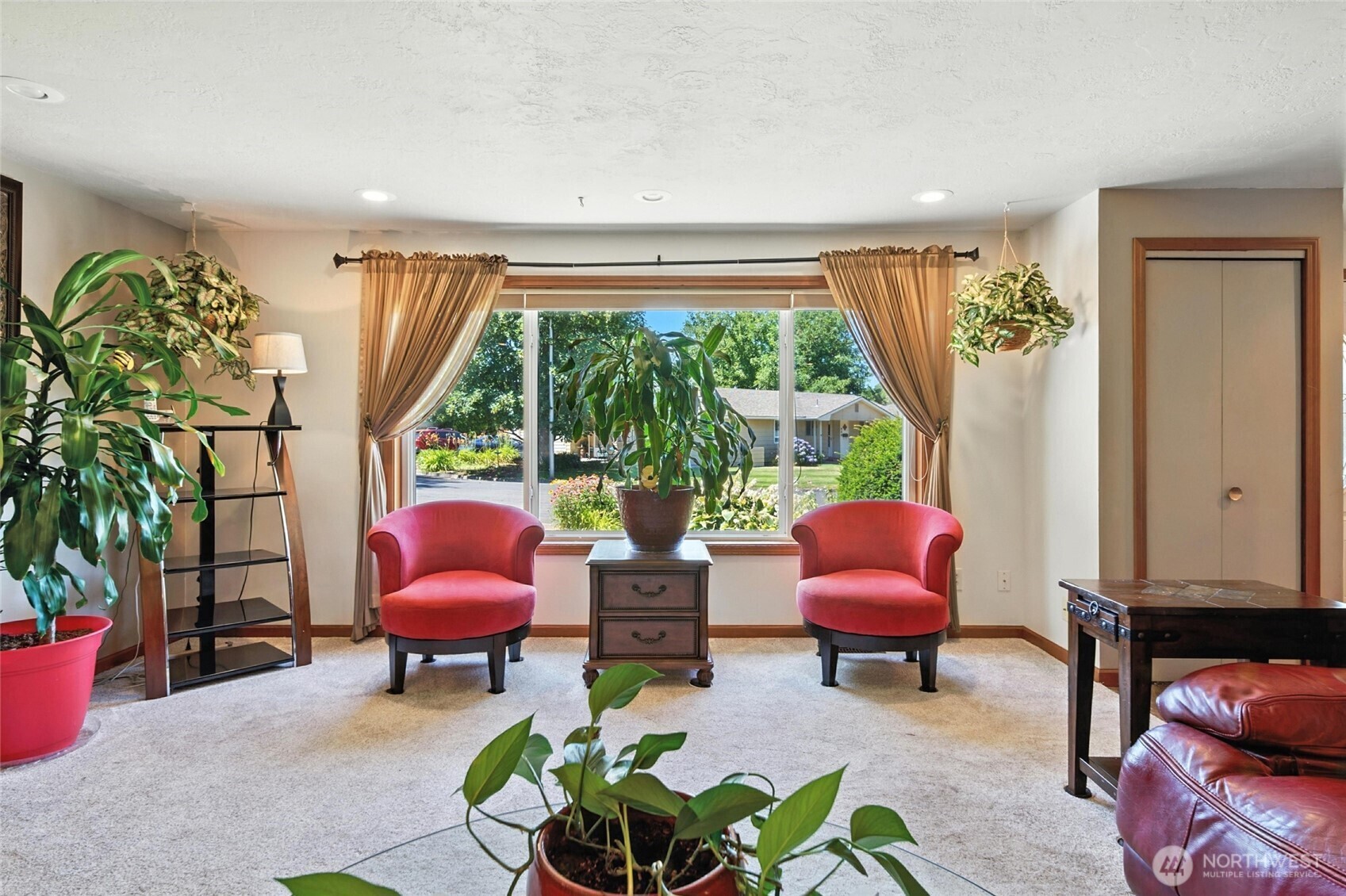 Property Photo: 934 Shasta Drive WA 99362