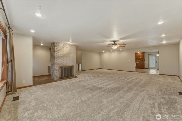 Property Photo:  934  Shasta Drive  WA 99362 