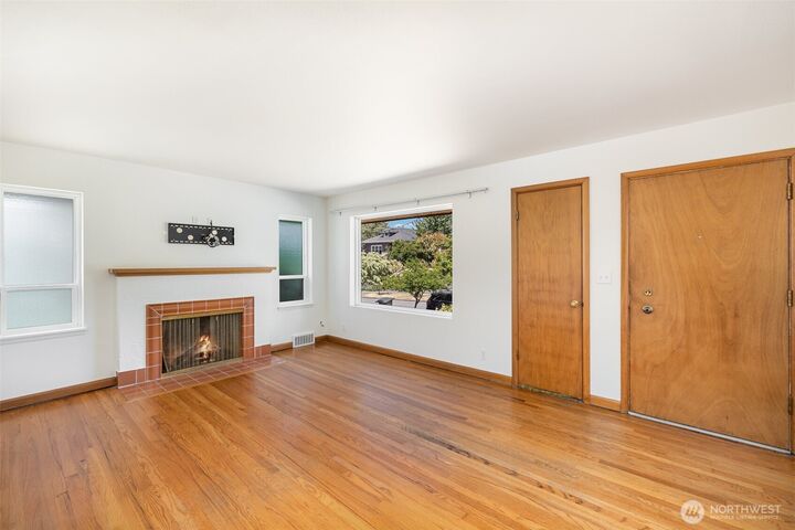 Property Photo: 723 N 81st Street WA 98103